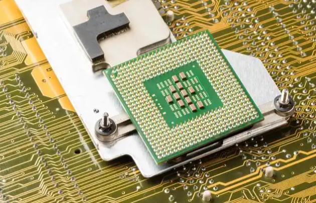 Сценарии применения цифрового изолятора ADUM1201ARZ-RL7 в различных отраслях промышленности