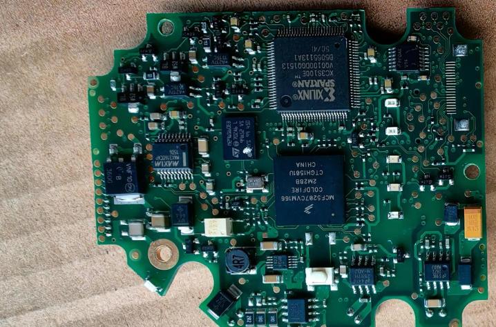 Почему ADXL355BEZ-RL7 — это стандарт для структурного мониторинга и анализа вибраций?