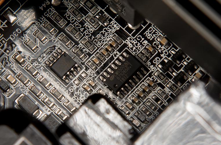 Microchip Technology ATMEGA64A-AU: Надежный выбор для промышленных встраиваемых систем